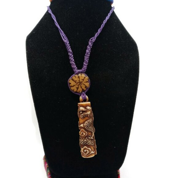 Unisex Necklace Woven in Macrame Thread and Ayahuasca Flower - Picture 5 of 8
